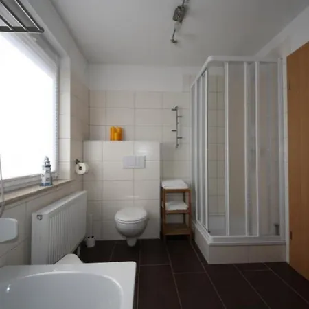 K 97 - Stilvolles Ferienhaus Mit Kamin & Wlan Am See In An Der Mueritz * Röbel
