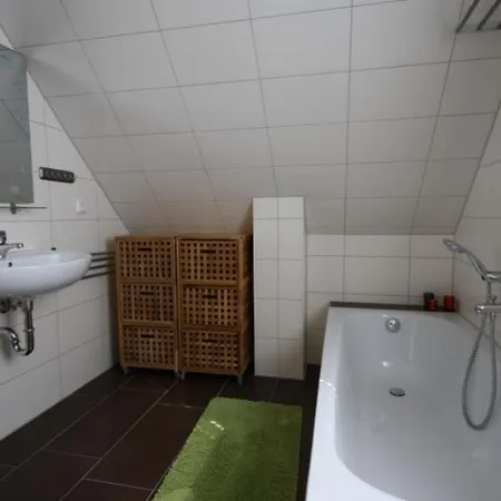 K 97 - Stilvolles Ferienhaus Mit Kamin & Wlan Am See In An Der Mueritz 펜션