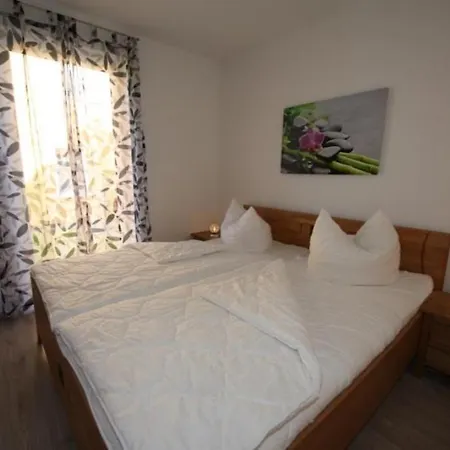 펜션 K 97 - Stilvolles Ferienhaus Mit Kamin & Wlan Am See In An Der Mueritz
