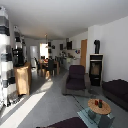 펜션 K 97 - Stilvolles Ferienhaus Mit Kamin & Wlan Am See In An Der Mueritz
